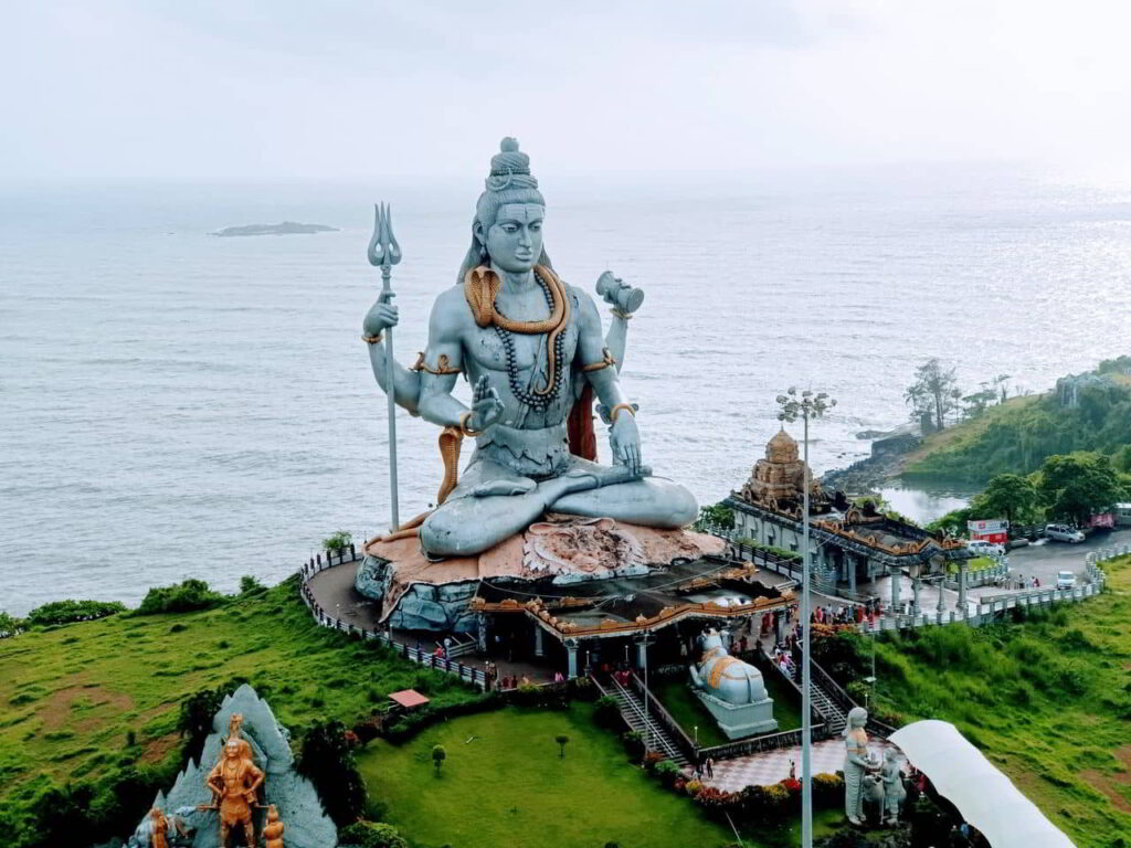 Murudeshwar Shiva Statue view from the best travel agency in Hubli tour package
