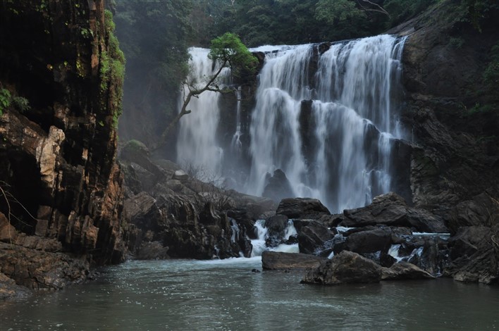 Sathodi Falls nature trip by the travel agency in hubli for waterfalls tours.